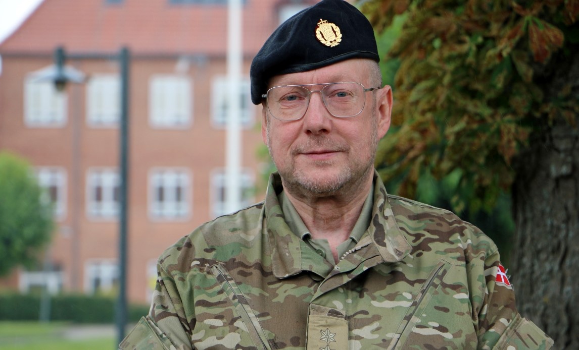 Kim Simonsen, oberst og chef for Veterancentret ønsker alle, der har tjent Danmark samt deres pårørende en god flagdag. Foto: Mads Ullerup, Veterancentret.